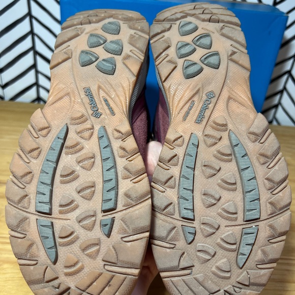 Columbia Women's Newton Ridge Bc Hiking Shoe size 7 - Picture 6 of 9